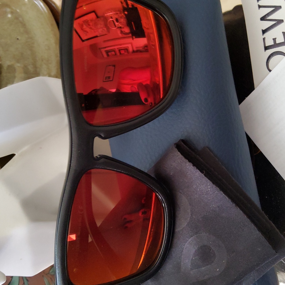 Loewe Unisex Black Sunglasses with Vibrant Red/Mirrored Lenses. - Picture 2 of 7